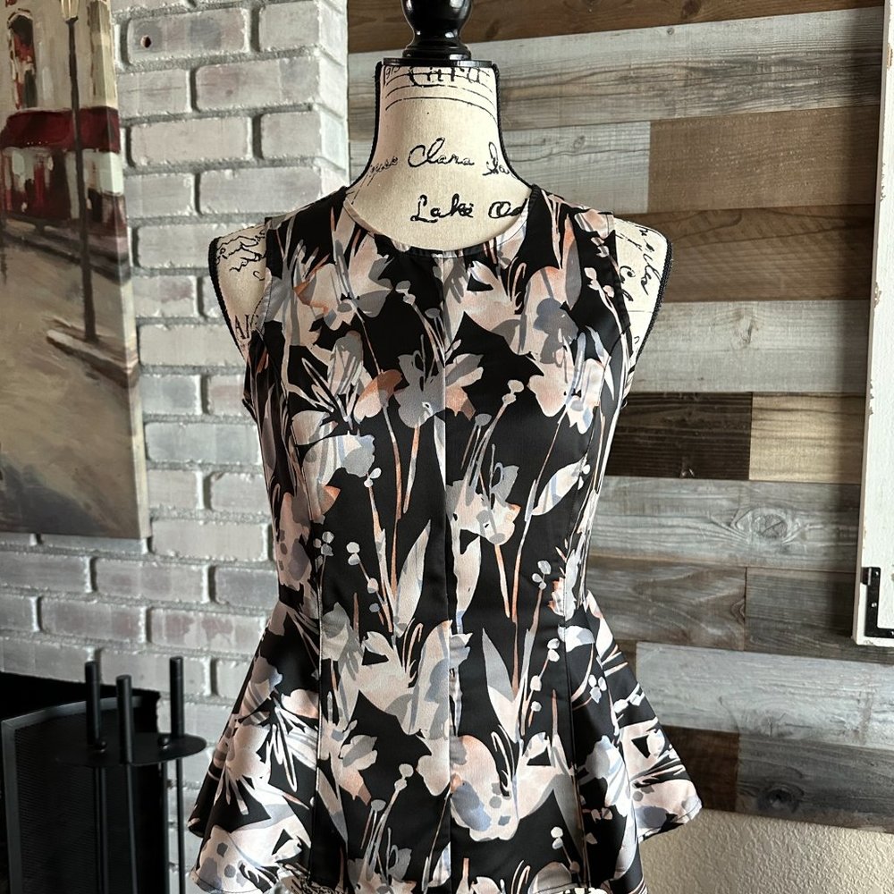 Pink and black floral sleeveless peplum top. XS